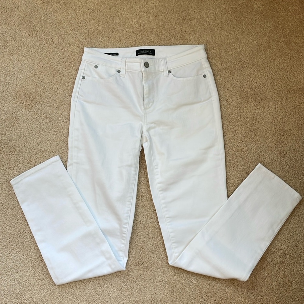 White slim ankle jeans. Size 2 long.